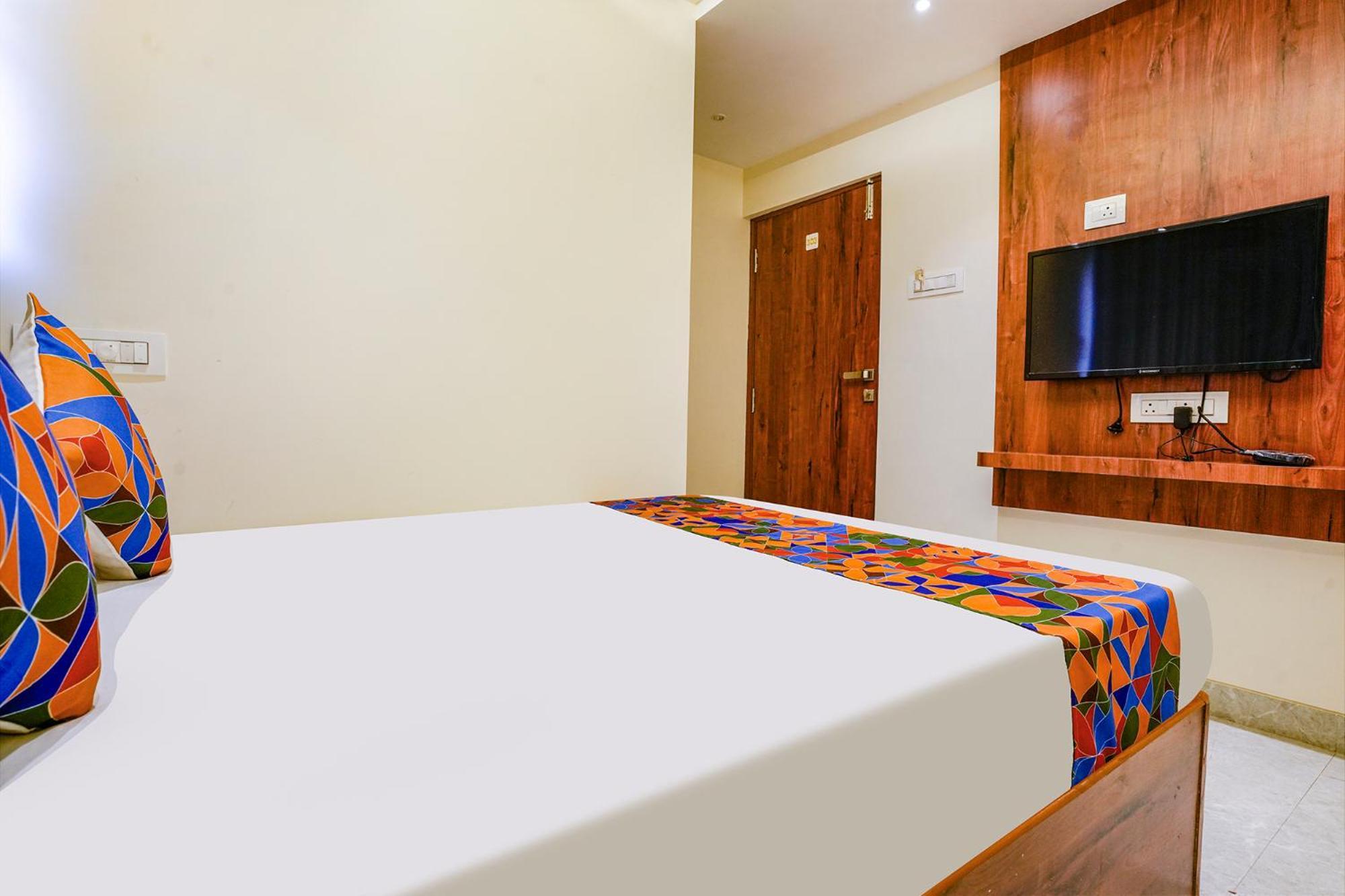 מלון Jāmb Fabexpress Utsav Residency - Nr Panvel מראה חיצוני תמונה