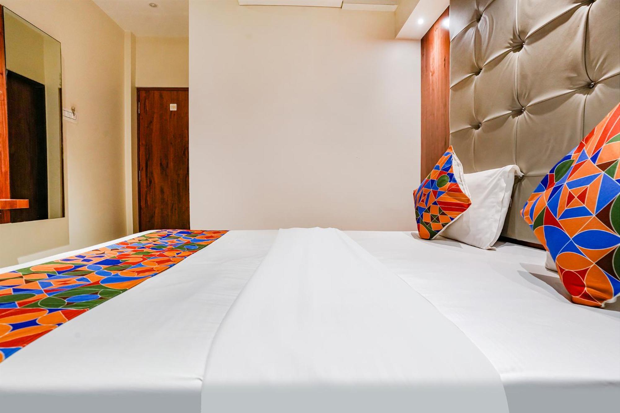 מלון Jāmb Fabexpress Utsav Residency - Nr Panvel מראה חיצוני תמונה