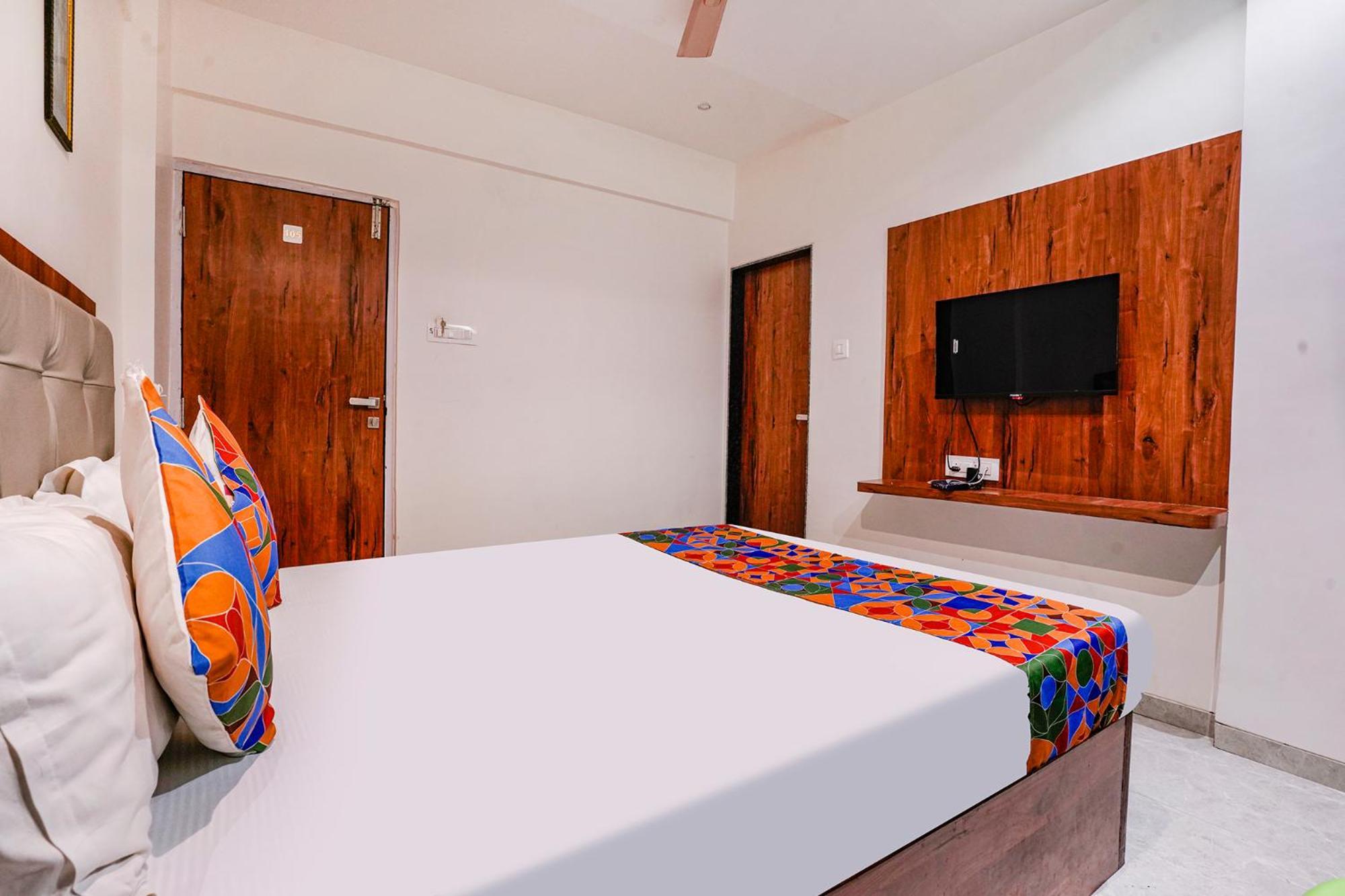 מלון Jāmb Fabexpress Utsav Residency - Nr Panvel מראה חיצוני תמונה